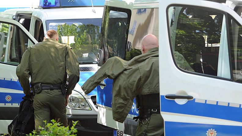 Poliisi valmistautuu vappumellakoihin Berliinissä 30.4.2011