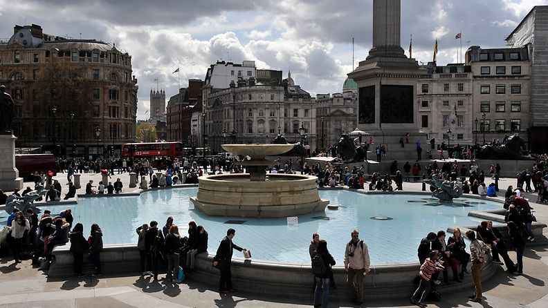 Kuivuus on sulkenut Trafalgar Squaren suihkulähteet Lontoossa.