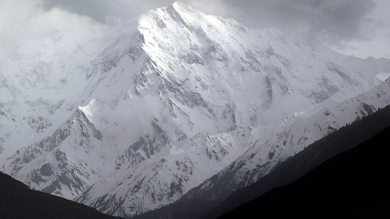 Arkistokuvaa Himalajan vuoristosta Pakistanissa, jossa ryhmä vuorikiipelijöitä surmattiin sunnuntain vastaisena yönä.