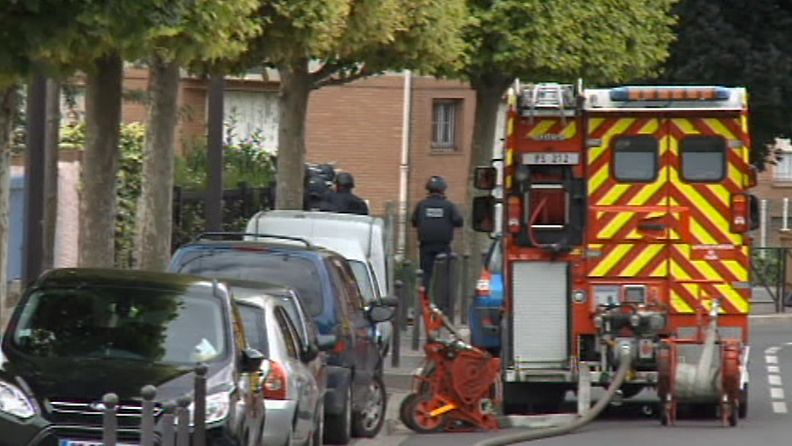 Poliisi on eristänyt koulun Vitry-sur-Seinessä, Pariisissa.