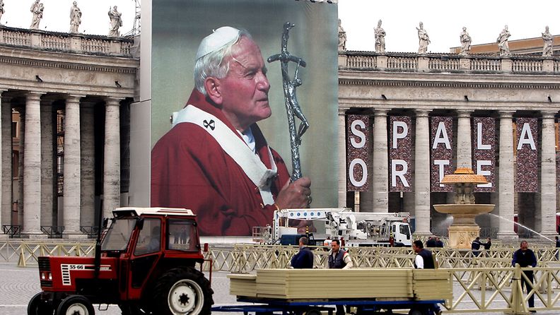 Paavi Johannes Paavali II julistettiin autuaaksi. Getty Images