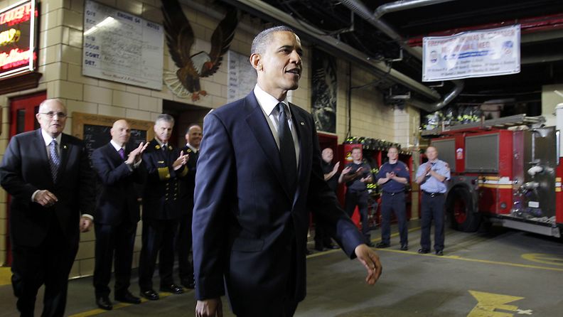 Presidentti Barack Obama vieraili paloasemalla New Yorkissa 5. toukokuuta 2011. (EPA)