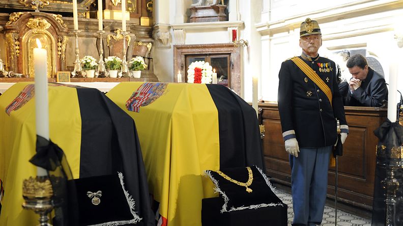 Itävallan viimeisen keisarin poika Otto von Habsburgin ja hänen vaimonsa Reginan arkut kirkossa Wienissä Itävallassa 14.7.2011. Regina-vaimo kuoli jo vuonna 2010.