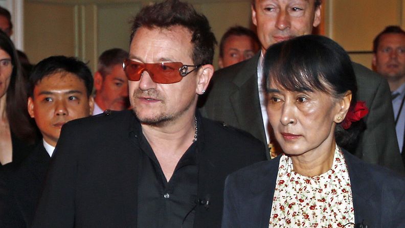 U2-yhtyeen laulaja Bono tapasi Burman oppositiojohtajan Aung San Suu Kyin Oslossa 18.6.2012.