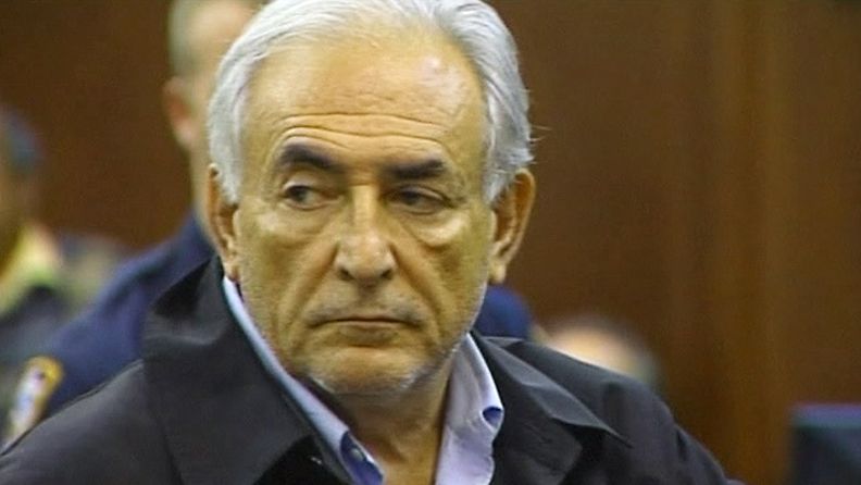 Dominique Strauss-Kahn määrättiin tutkintavankeuteen oikeudenistunnossa maanantaina. 