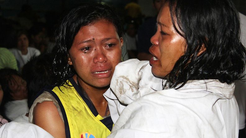 Laivaturmasta pelastettuja Cebun kaupungissa Filippiineillä 16. elokuuta 2013.