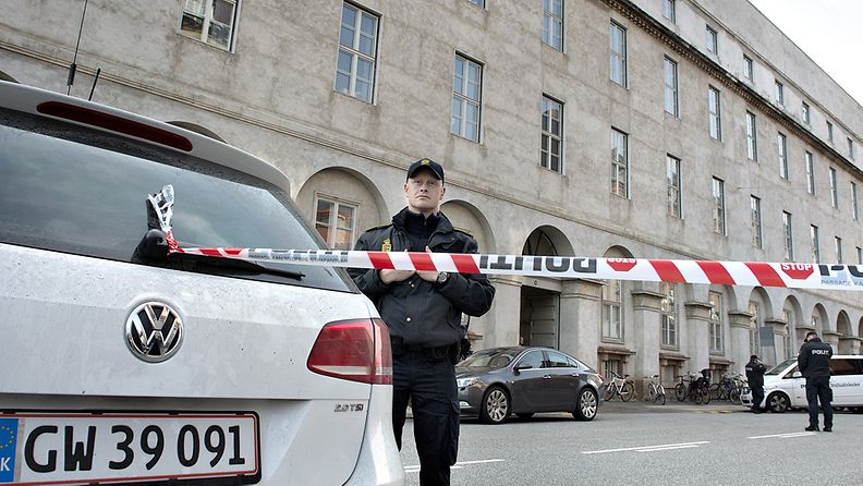 Kööpenhaminan poliisiasema eristettiin panttivankidraaman vuoksi 15. huhtikuuta 2013.