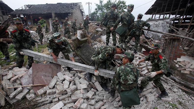 Kiina on lähettänyt maanjäristysalueelle 18 000 sotilasta. 