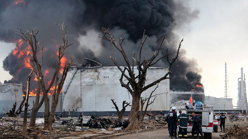 Amuayn jalostamolla Venezuelassa räjähti 25.8. 2012 (Kuva: EPA)