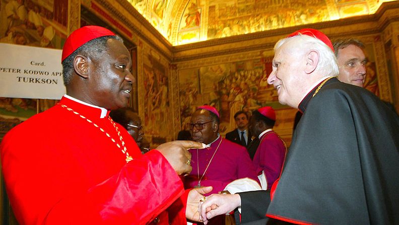 Ghanalaista kardinaalia Peter Turksonia pidetään vahvimpana ehdokkaana seuraavaksi paaviksi. 