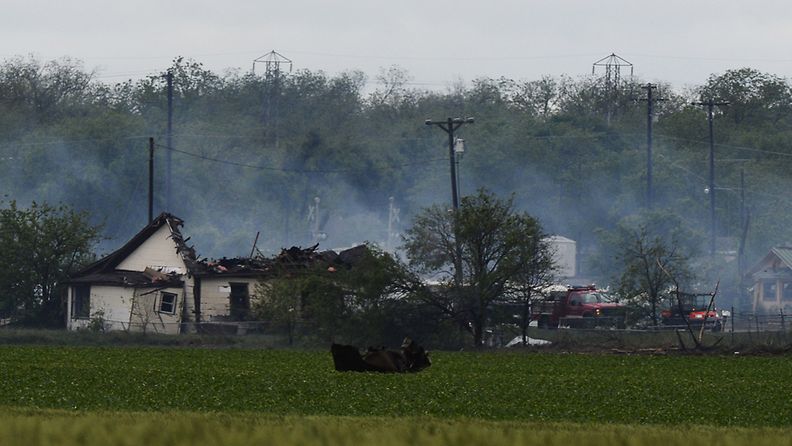 A general view of the remains of a fertilizer plant and other buildings and vehicles after the plant exploded in West, Texas, USA, 18 April 2013. More than 200 people have been injured and many are feared dead in a massive explosion at a fertilizer plant in the US state of Texas which flattened several buildings, local authorities and media said. 