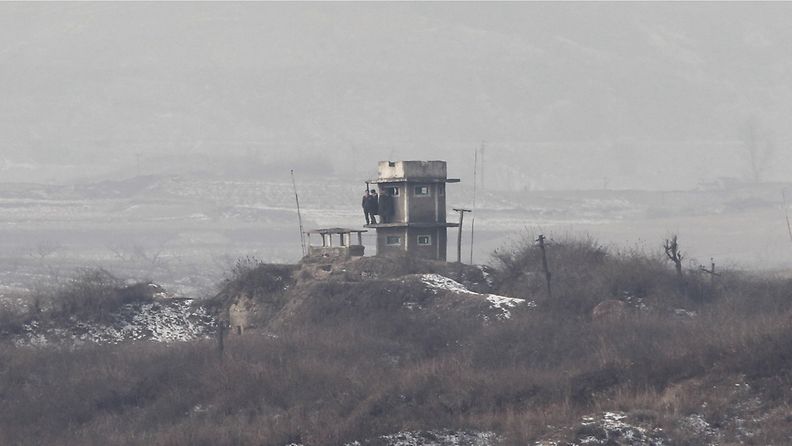 Pohjois-Korean sotilaita vartioimassa Koreoiden rajalla. 