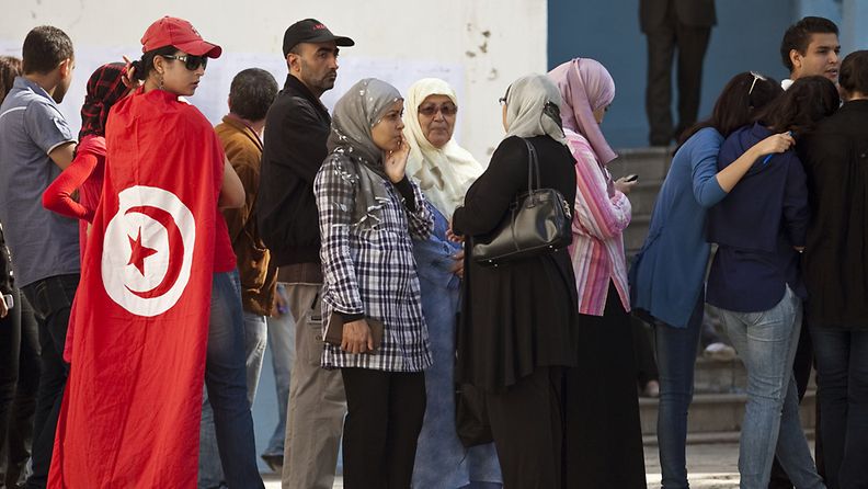 Tunisialaiset jonottivat äänestämään pääkaupunki Tunisissa 23.lokakuuta 2011. Vaaleissa valitaan neuvosto, joka laatii maalle uuden perustuslain.
