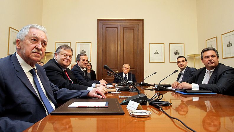 Kreikan presidentti Karolos Papoulias tapasi puoluieden johtajat 15.5.2012. 
