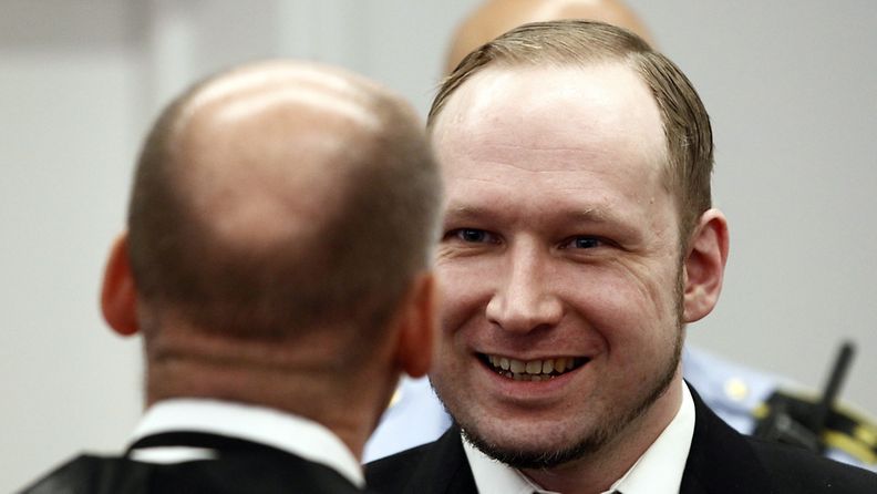Oslon käräjäoikeudessa jatketaan tänään joukkomurhaaja Anders Behring Breivikin kuulustelua.