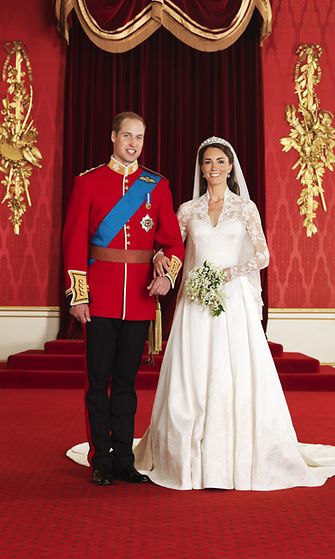 William ja Kate poseerasivat myös kahdestaan virallisessa hääkuvasas. Getty Images