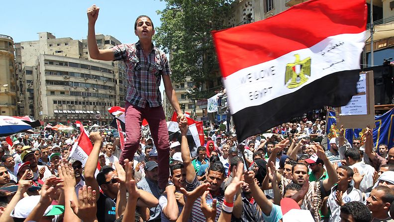 Mursin kannattajia mielenosoituksessa Tahrir-aukiolla Egyptissä.