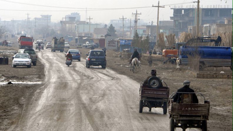 Liikennearkea maantiellä Mazar-i Sharifissa Afganistanissa 30. tammikuuta 2013. Mm. suomalaisten ISAF-kriisinhallintajoukkojen tukikohta Camp Northern Lights sijaitsee Mazar-i Sharifissa. 