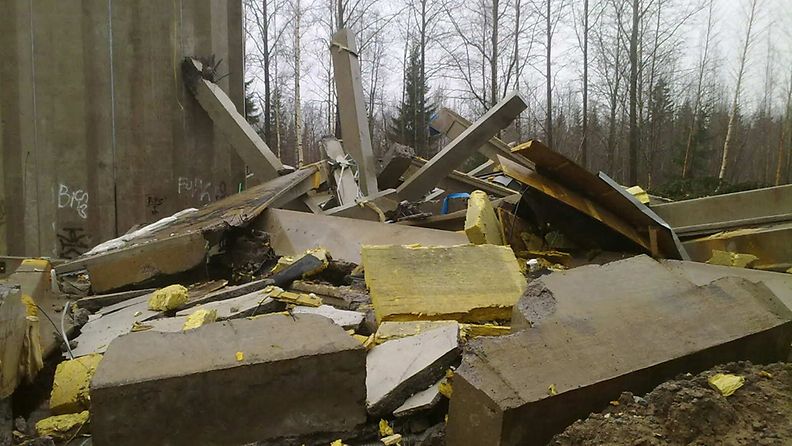 Kukaan ei jäänyt vesitornin betonijärkäleiden alle. Kuva: Meeri Ylä-Tuuhonen.