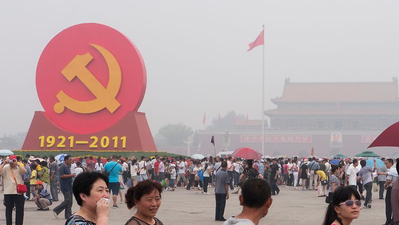Perinteiset tunnukset juhlistavat Kiinan kommunistisen puolueen 90-vuotispäivää. 