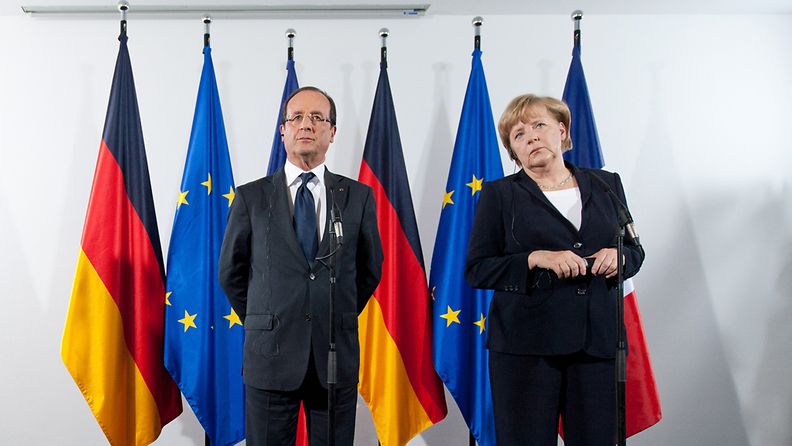  French President Francois Hollande (L) and German Chancellor Angela Merkel (R) answer questions during a press conference in Asperg, Germany, 22 September 2012. Merkel and Hollande met for bilateral negotiations during a commemorative event in the honour of the Speech on Youth by former French President Charles de Gaulle. EPA/MARIJAN MURAT   