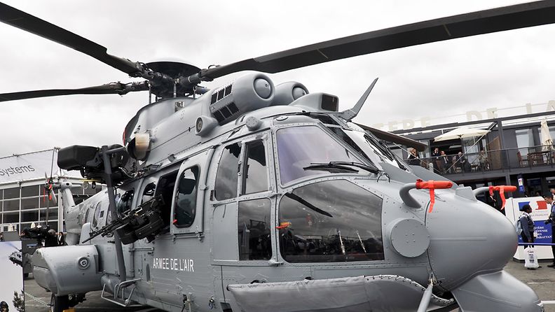 Eurocopter-yhtiön helikoptereita käyttävät muun muassa Saksan ja Ranskan puolustusvoimat. Kuvassa Eurocopter EC725 Ranskan armeijan esittelyalueella Paris Air Showssa 21.6.2011. 
