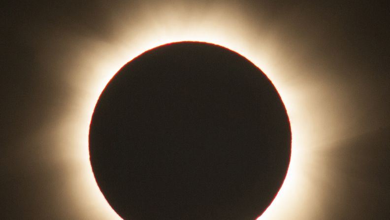 Täydellinen auringonpimennys nähtiin muun muassa Ellis Beachillä Queenslandissä Australiassa 14. marraskuuta 2012.  