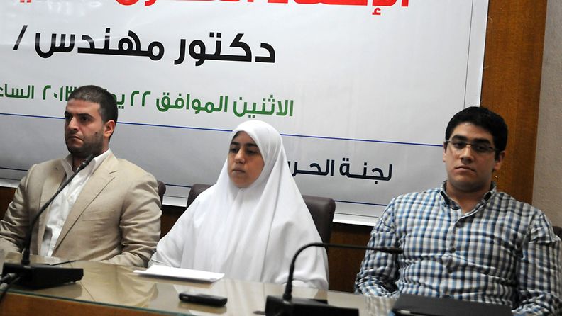 Mursin pojat ja tytär kertoivat haastavansa Egyptin armeijan päällikön oikeuteen lehdistötilaisuudessa 22. heinäkuuta 2013.