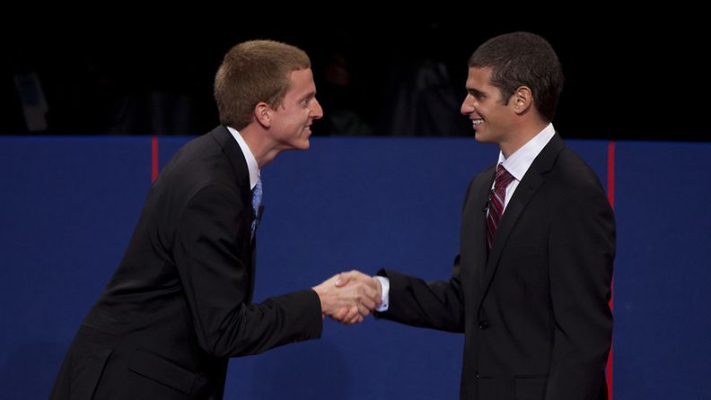Opiskelijat Ben Boone ja Tommy Munoz saivat esittää Joe Bideniä ja Paul Ryania väittelyn harjoituksissa Danvillessa Kentuckyssa.
