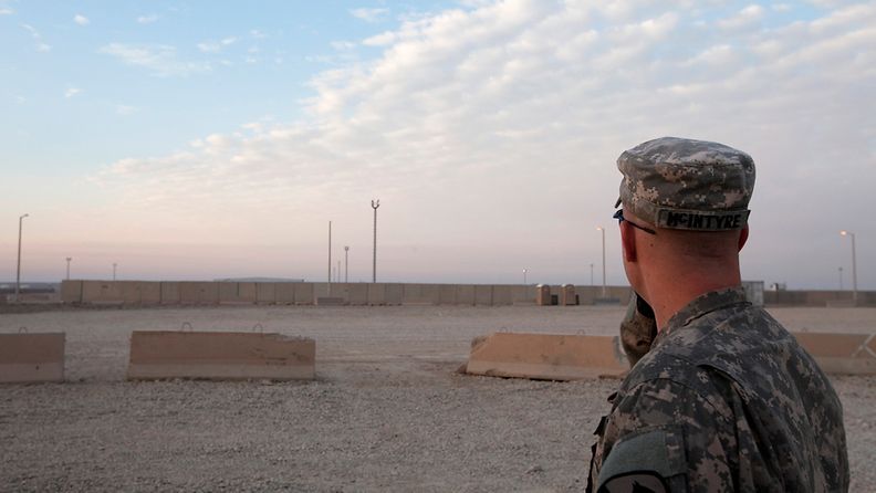 Viimeisten joukossa lähtenyt amerikkalaissotilas Camp Adderin tukikohdassa Irakissa.