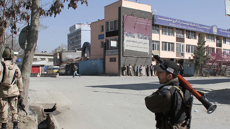Hyökkääjät iskivät Afganistanin pääkaupunkiiin Kabuliin 15. huhtikuuta. Taistelut ovat jatkuneet läpi yön. 