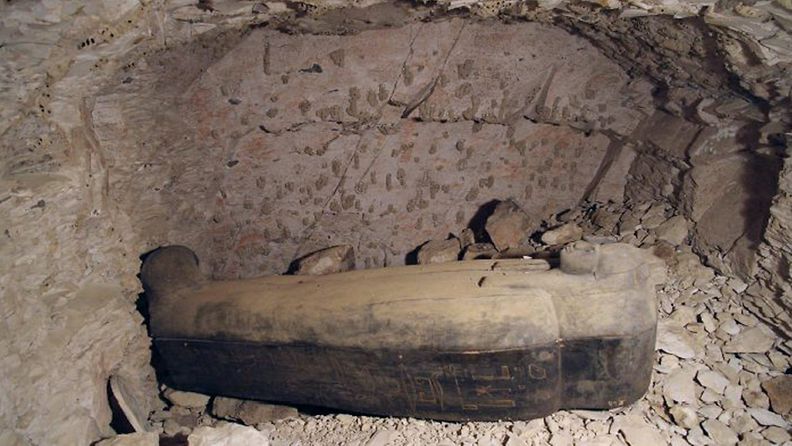 Suomalaisen arkeologin Elina Paulin-Grothen johtama työryhmä on tehnyt harvinaisen löydön Kuninkaiden laaksossa Egyptissä. Sattumalta löydetyssä haudassa oli hyvin säilynyt muumio, joka ajoittuu noin vuoteen 850 eKr. 