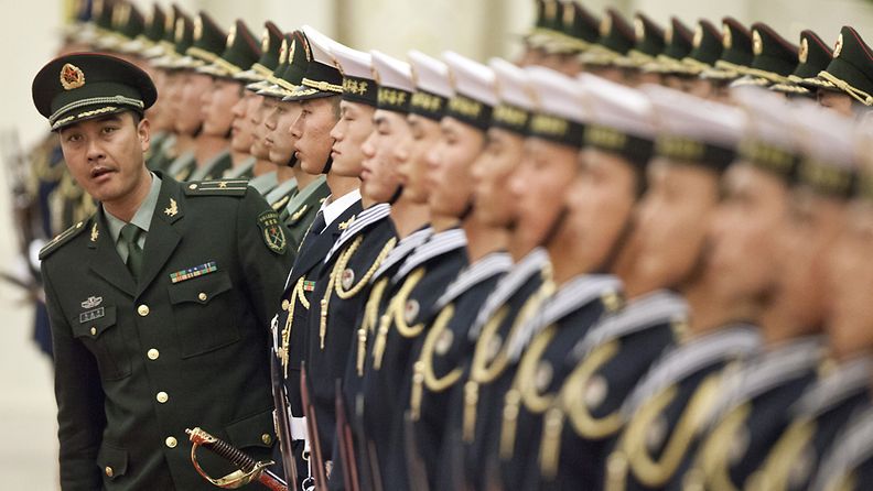 Members of a PLA (People's Liberation Army) honour guard prepare for a welcoming ceremony for Polish President Bronislaw Komorowski at the Great Hall of the People in Beijing, China 20 December 2011. Komorowski is on a state visit to China, the first by a Polish president for 14 years, to promote stronger cultural and economic ties between the two countries. EPA/ADRIAN BRADSHAW   