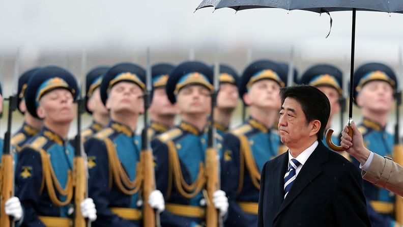 Japanin pääministeri Shinzo Abe saapui vierailulle Moskovaan 28.4. 2013