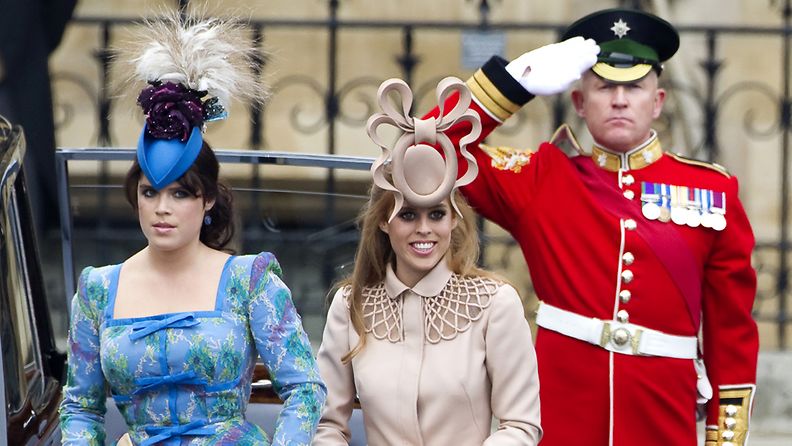 Hattutyyliä Yorkin prinsessojen Eugenien ja Beatricen malliin.
