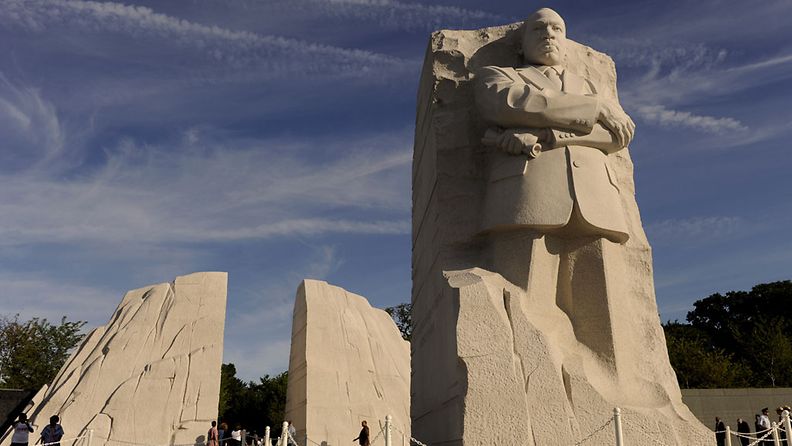 Ihmisoikeustaistelija Martin Luther Kingin muistomerkki paljastettiin virallisesti Washingtonissa.(EPA)
