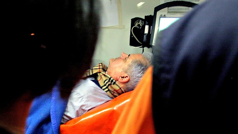 Romanian entinen pääministeri  Adrian Nastase vietiin sairaalaan Bukarestissa 20.6.2012 sen jälkeen, kun hän oli ampunut itseään.
