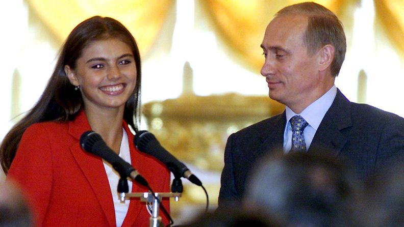 Huhujen mukaan Putinilla on ollut vuosia kestävä suhde entisen huippu-urheilijan Alina Kabajevan kanssa.