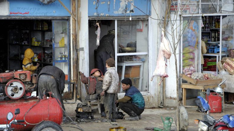 Kauppakatu in Mazar-i Sharifissa Afganistanissa 30. tammikuuta 2013. Mm. suomalaisten ISAF-kriisinhallintajoukkojen tukikohta Camp Northern Lights sijaitsee Mazar-i Sharifissa.