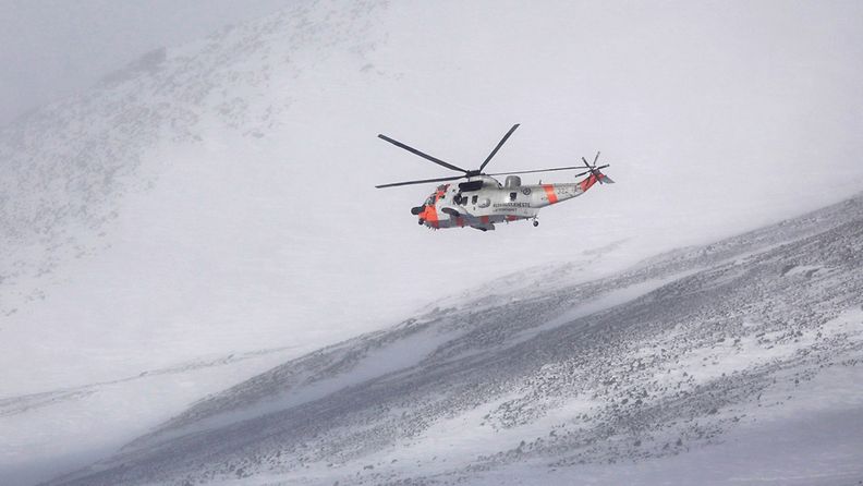 Norjalainen helikopteri etsii Hercules-konetta Pohjois-Ruotsista. 