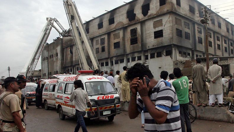 Pakistanissa on sattunut kaksi vakavaa tehdapaloa.
