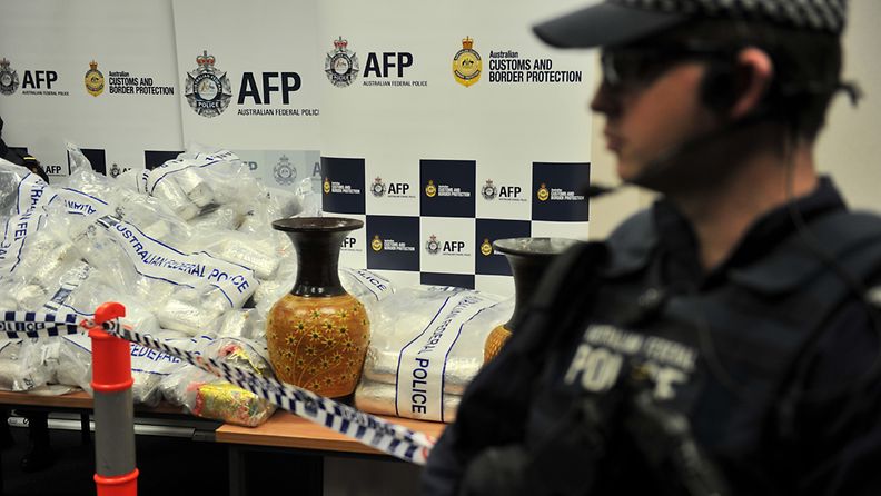 Poliisin takavarikoimia huumeita Australiassa 31.7.2012. Heroiinia ja metamfetamiinia oli kätketty Thaimaasta tuotuihin terrakottaruukkuihin yhteensä yli 500 kiloa. Löydön arvo oli noin 430 miljoonaa euroa.
