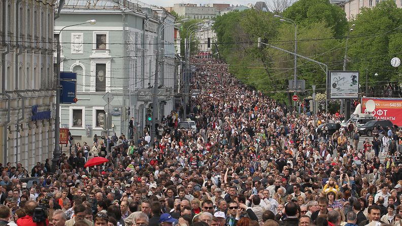 Tuhannet ihmiset osallistuivat presidentti Vladimir Putinin vastaiselle marssille Moskovassa 13. toukokuuta.
