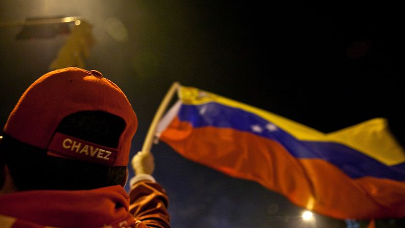 Hugo Chavezin kannattajat alkoivat juhlia suosikkinsa voittoa jo ennen tulosten julkistamista Caracasissa Venezuelassa.