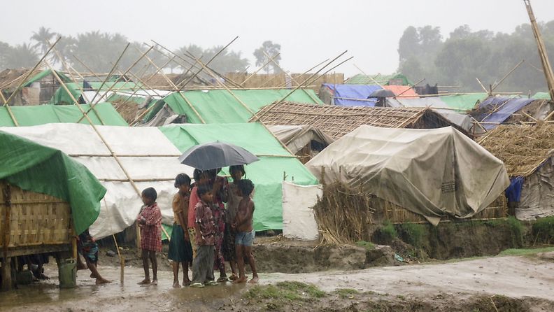 Länsi-Myanmarissa asuu monia ihmisiä väliaikaisissa leireissä.