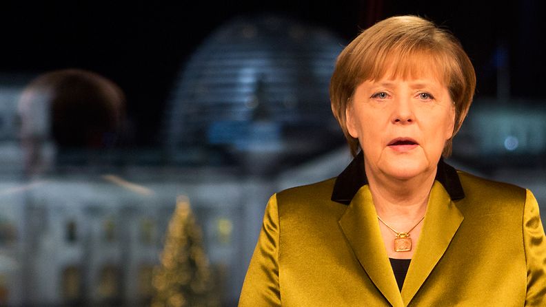 Saksan liittokansleri Angela Merkel on loukkaantunut hiihtolenkillä Sveitsissä. 