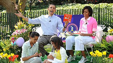 Yhdysvaltain presidentti Barack Obama luki satua Valkoisen talon perinteisessä pääsiäistapahtumassa 5.4.2010. (Kuva: EPA)