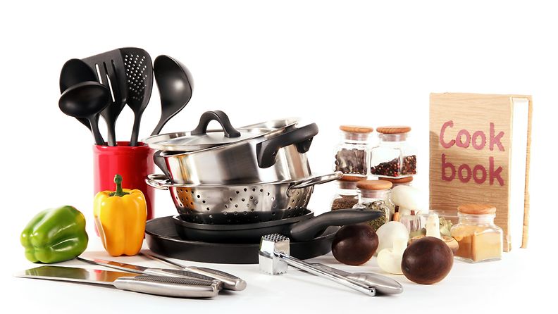 Keittiö täyttyy nopeasti mitä turhimmilla välineillä ja laitteilla.