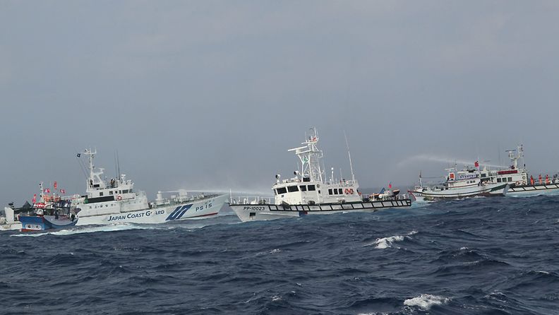  A picture made available on 10 April 2013 shows a Japan Coast Guard ship (C-L) sprays water on a Taiwan Coast guard ship (R) on 25 September 2012, as 58 Taiwan fishing boats and 12 Taiwan coast guard shps sailed to Diaoyu Islands to assert Taiwan's claim to Diaoyu Islands and fishing rights in Diaoyu Island waters. 