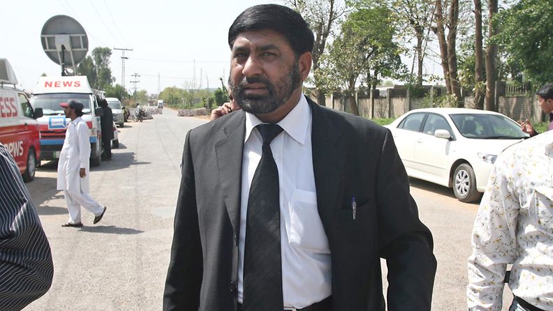Pakistanin valtiosyyttäjä Chaudhry Zulfiqar salamurhattiin kotinsa edustalla.